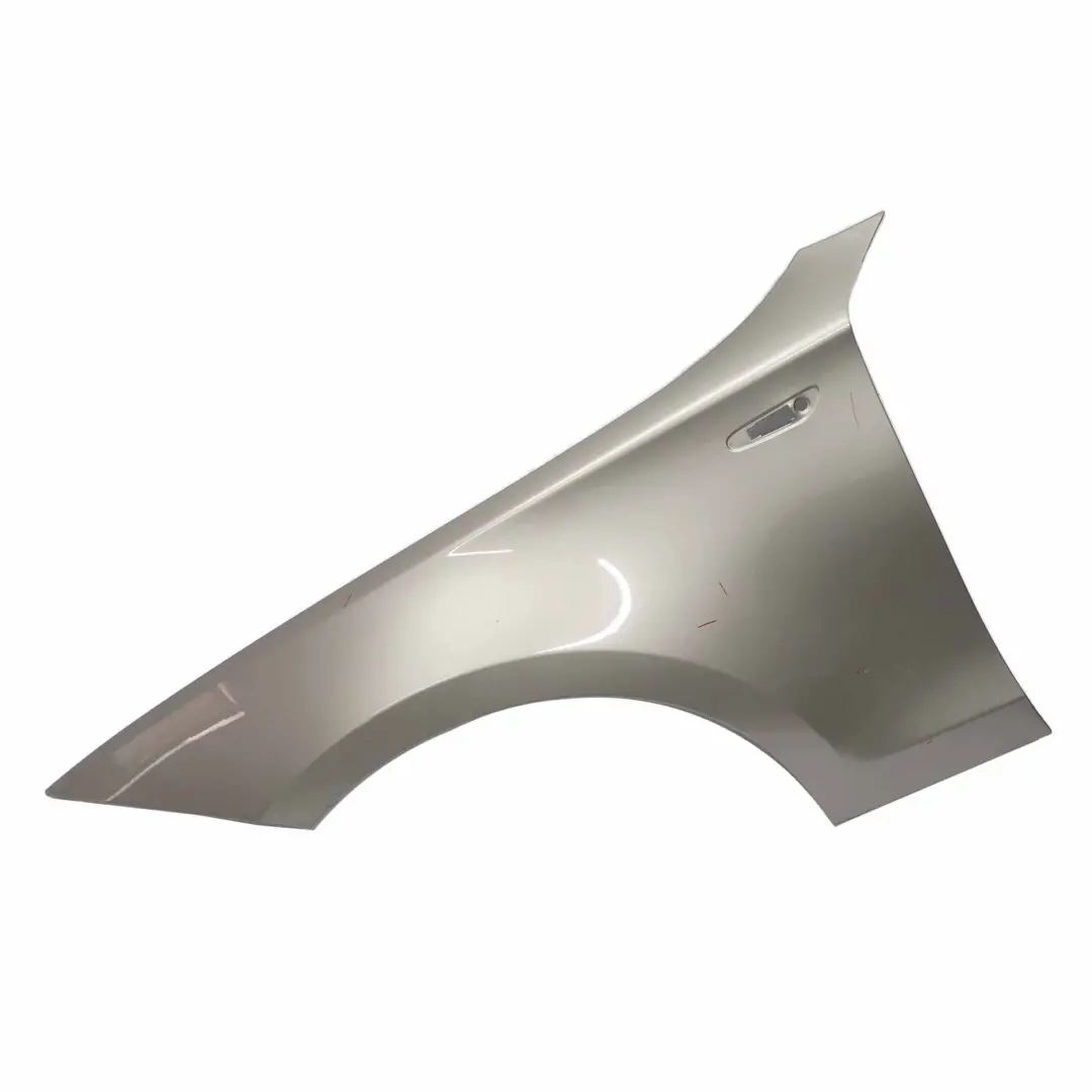 Aile Latérale Avant Gauche Cachemire Argent - A72 pour BMW E81 E87 à propos du numéro de pièce 7133227 BMW E81 E87 Aile Latérale Avant Gauche Cachemire Argent - A72 - SKU 7133227-KAS2 - Numéro de pièce 7133227