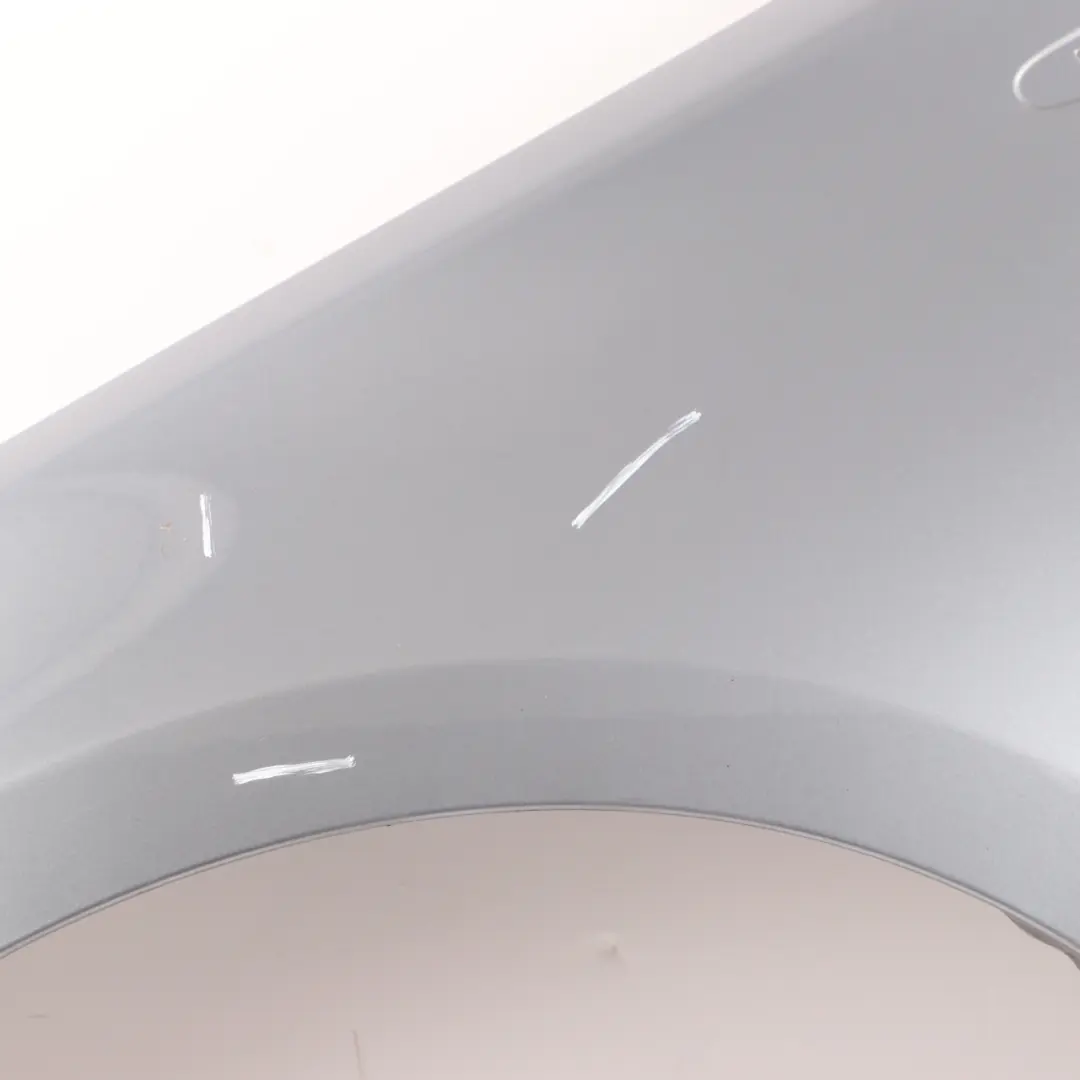 Błotnik Lewy Przód Quarzblau - A18 do BMW E81 E82 E87 o numerze 7133227 BMW E81 E82 E87 Błotnik Lewy Przód Quarzblau - A18 - SKU 7133227-QB - Numer Części 7133227