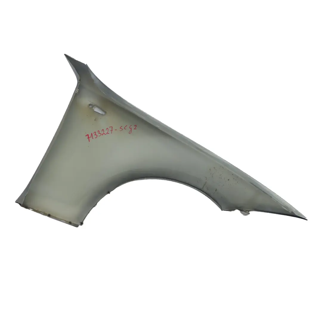 Błotnik Lewy Przedni Skrzydło Spacegrau Metallic - A52 do BMW E81 E87 o numerze 7133227 BMW E81 E87 Błotnik Lewy Przedni Skrzydło Spacegrau Metallic - A52 - SKU 7133227-SCG2 - Numer Części 7133227