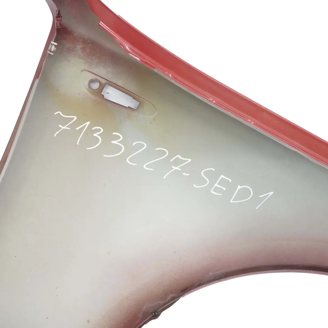 Panel Lateral BMW E87 Aleta Delantera Izquierda Sedonarot Rojo Metalico A79 para con número de pieza 7133227 Panel Lateral BMW E87 Aleta Delantera Izquierda Sedonarot Rojo Metalico A79 - SKU 7133227-SED1 - Número de pieza 7133227
