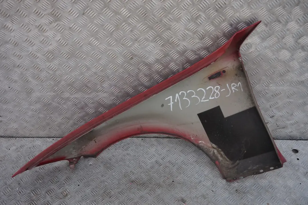 Fahrerseite Seitenwand vorne rechts Kotflügel Japanrot Ro für BMW 1 E81 E82 E87 E88 mit Teilenummer 7133228 BMW 1 E81 E82 E87 E88 Fahrerseite Seitenwand vorne rechts Kotflügel Japanrot Ro - SKU 7133228-JR1 - Teilenummer 7133228