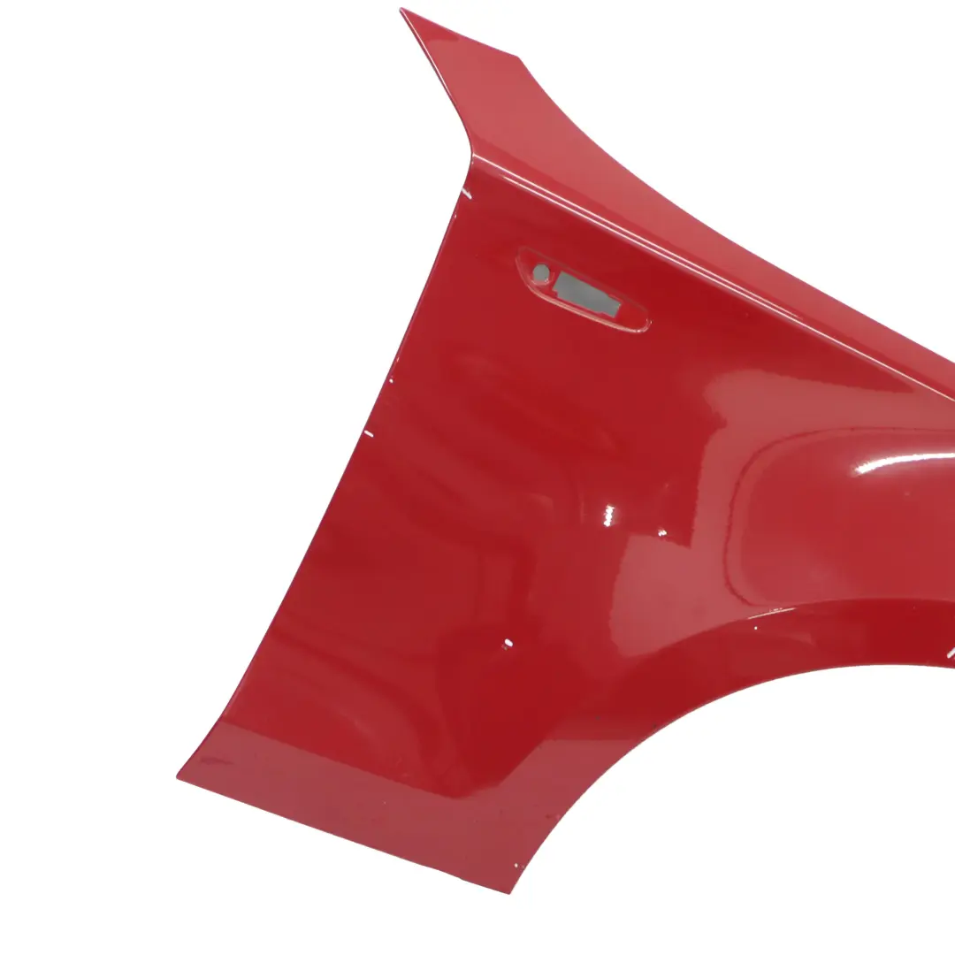 Panneau Laterale avant Droit Karmesinrot - A61 pour BMW E81 E82 E87 à propos du numéro de pièce 7133228 BMW E81 E82 E87 Panneau Laterale avant Droit Karmesinrot - A61 - SKU 7133228-KAR1 - Numéro de pièce 7133228