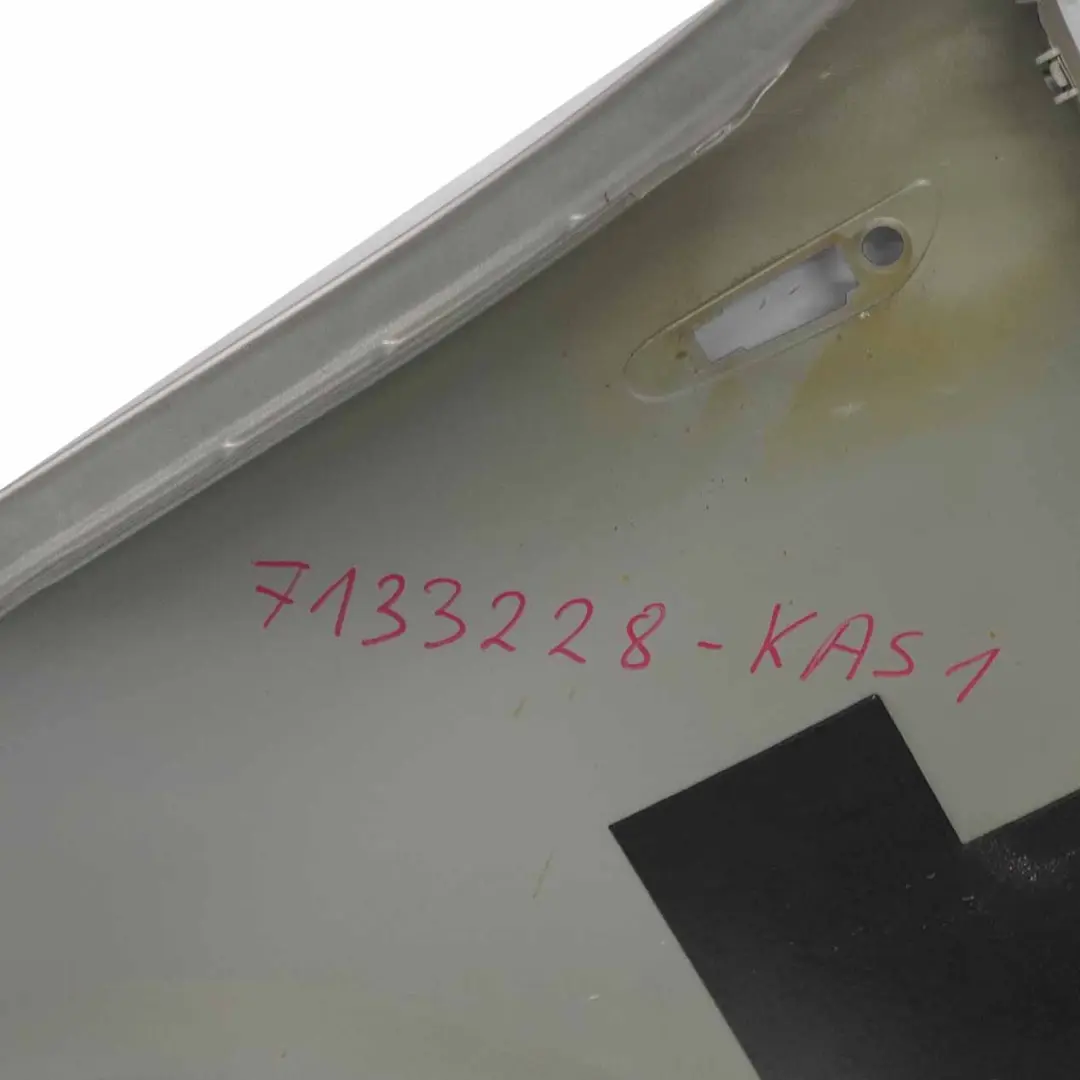 Pannello laterale anteriore destro parafango Kaschmirsilber - A72 per BMW E81 E87 con numero di parte 7133228 BMW E81 E87 Pannello laterale anteriore destro parafango Kaschmirsilber - A72 - SKU 7133228-KAS1 - Numero di parte 7133228