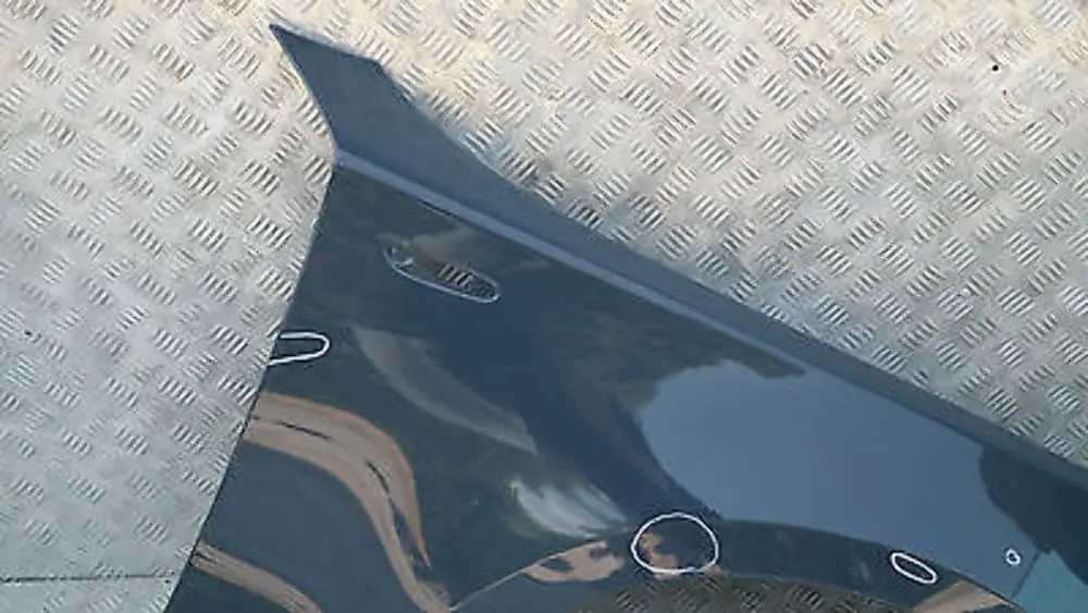 BMW 1 er E81 E82 E87 E88 LCI Seitenwand vorne rechts Kotflügel Nautikblau Blau - SKU 7133228-NB - Teilenummer 41357133228