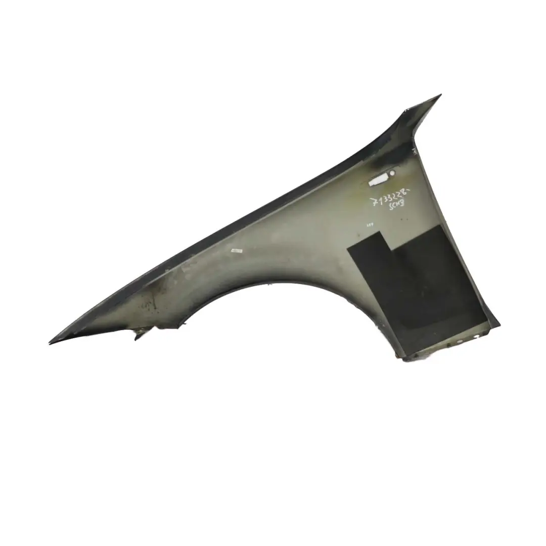 Błotnik prawy przedni schwarz II 668 do BMW E81 E87 o numerze 7133228 BMW E81 E87 Błotnik prawy przedni schwarz II 668 - SKU 7133228-SCH3 - Numer Części 7133228