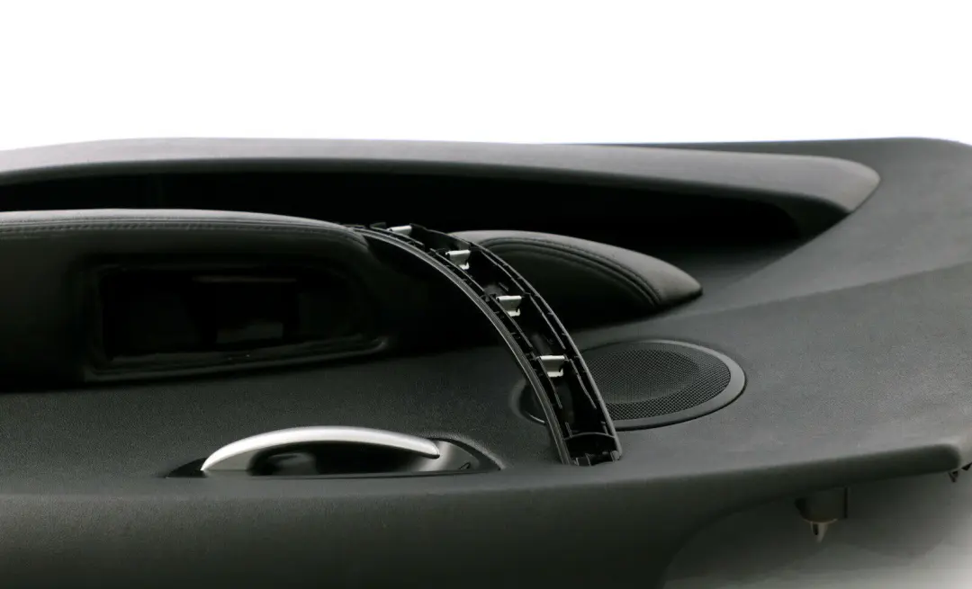 Pannello porta anteriore destra pelle nera Folienteil per BMW E87 4 con numero di parte 7133300 BMW E87 4 Pannello porta anteriore destra pelle nera Folienteil - SKU 7133300-4 - Numero di parte 7133300