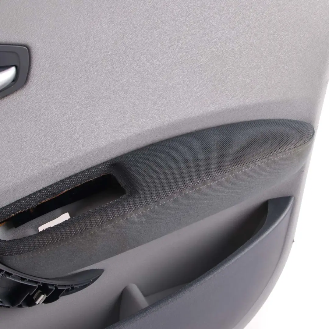 Panneau garniture carte porte avant droite Alaskagrau Gris Network pour BMW E87 à propos du numéro de pièce 7133302 BMW E87 Panneau garniture carte porte avant droite Alaskagrau Gris Network - SKU 7133302-3 - Numéro de pièce 7133302