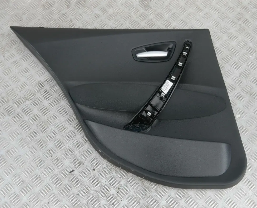 BMW E87 Pannello Porta Tessuto Posteriore Sinistra Nero 7133351 - SKU 7133359 - Numero di parte 7133359
