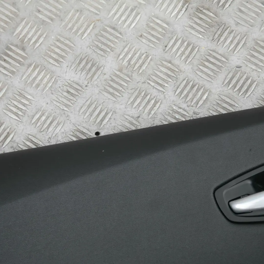 Tapicerka Boczek Drzwi Lewy Tył Black do BMW E87 o numerze 7133359 BMW E87 Tapicerka Boczek Drzwi Lewy Tył Black - SKU 7133359 - Numer Części 7133359