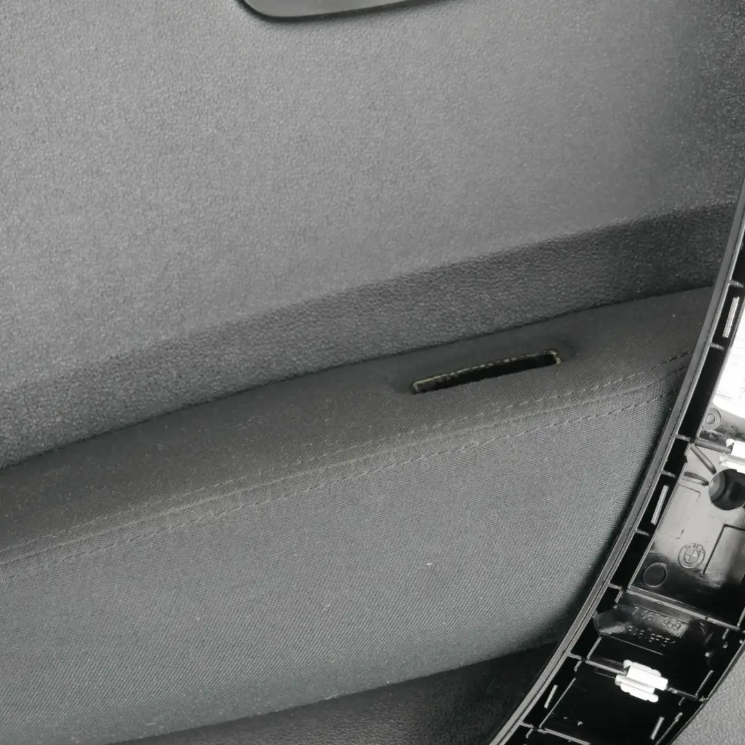 Panneau Portieres Tissu Arriere Gauche Noir 7133351 pour BMW 1 Serie E87 à propos du numéro de pièce 7133359 BMW 1 Serie E87 Panneau Portieres Tissu Arriere Gauche Noir 7133351 - SKU 7133359 - Numéro de pièce 7133359