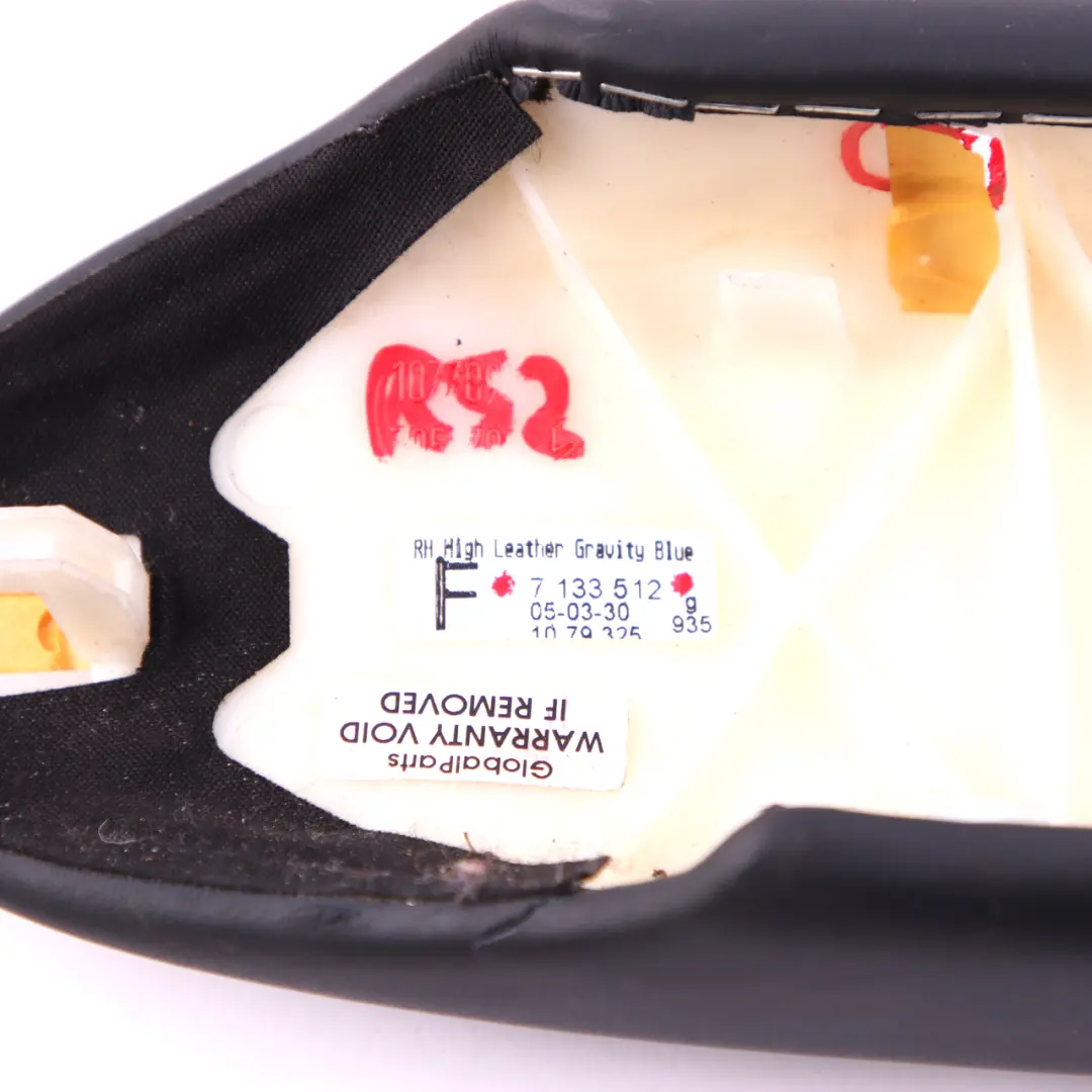 Podłokietnik Prawy Przód do Mini R52 Cabrio o numerze 7133512 Mini R52 Cabrio Podłokietnik Prawy Przód - SKU 7133512 - Numer Części 7133512