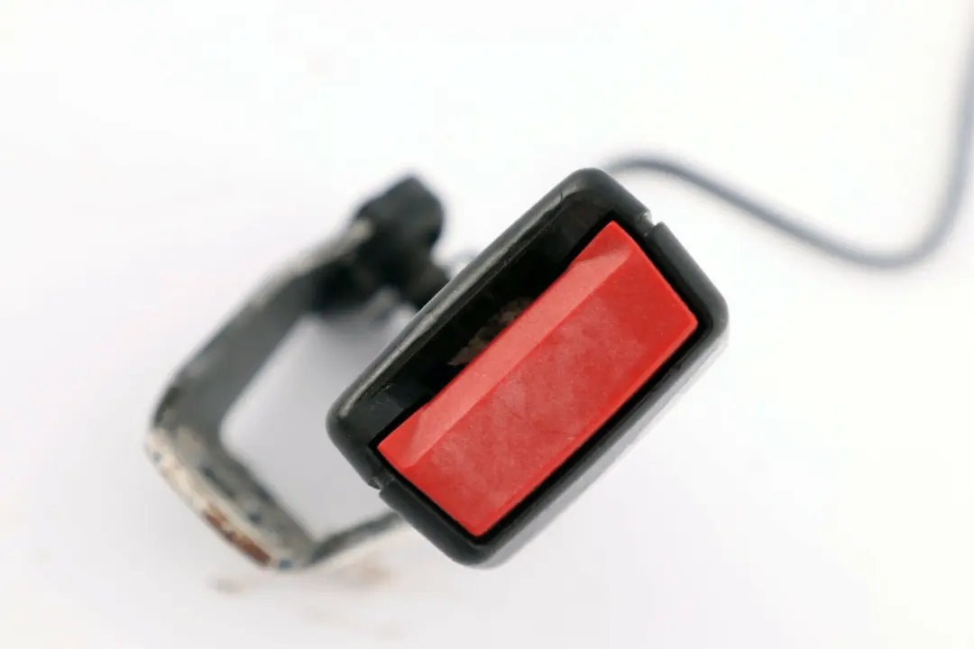 BMW E65 E66 Asiento Inferior Correa Hebilla Trasera Izquierda - SKU 7134041 - Número de pieza 7134041