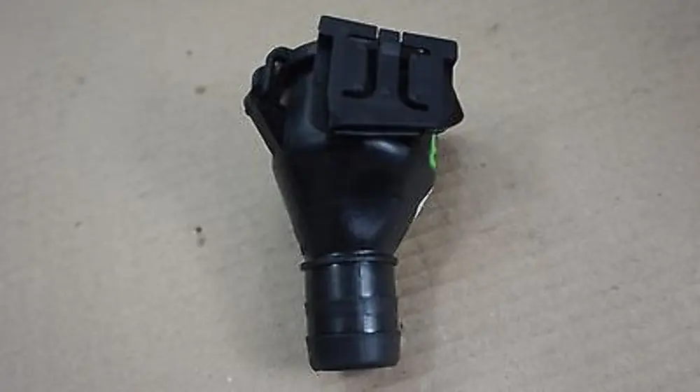 Tubo Llenado Deposito del Limpiaparabrisas para BMW E81 E82 E87 E88 E90 con número de pieza 7135409 BMW E81 E82 E87 E88 E90 Tubo Llenado Deposito del Limpiaparabrisas - SKU 7135409 - Número de pieza 7135409