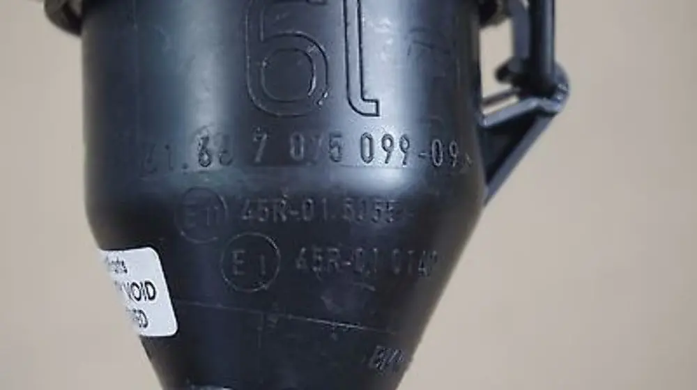 Bef?llkanal per Serbatoio Acqua 71354 per BMW E81 E82 E87 E88 E90 E91 E92 con numero di parte 7135409 BMW E81 E82 E87 E88 E90 E91 E92 Bef?llkanal per Serbatoio Acqua 71354 - SKU 7135409 - Numero di parte 7135409