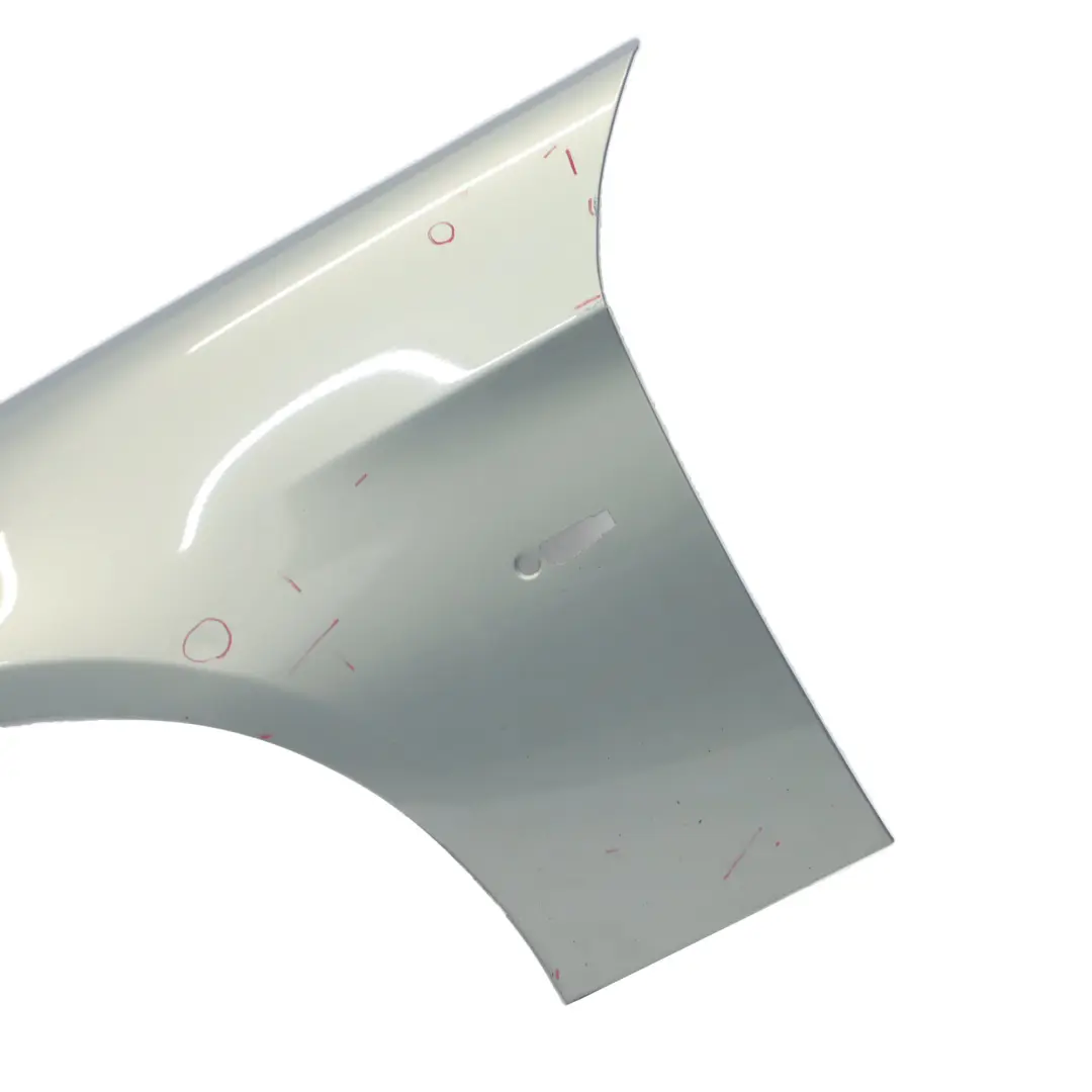 Błotnik Lewy Przedni Skrzydło Arktis Metallic - A34 do BMW E90 E91 o numerze 7135679 BMW E90 E91 Błotnik Lewy Przedni Skrzydło Arktis Metallic - A34 - SKU 7135679-AM2 - Numer Części 7135679