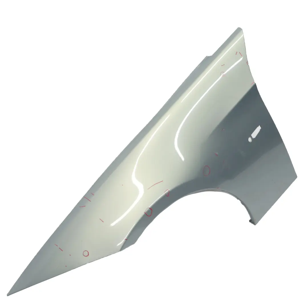 Pannello laterale parafango anteriore sinistro Arktis Metallic - A34 per BMW E90 E91 con numero di parte 7135679 BMW E90 E91 Pannello laterale parafango anteriore sinistro Arktis Metallic - A34 - SKU 7135679-AM2 - Numero di parte 7135679