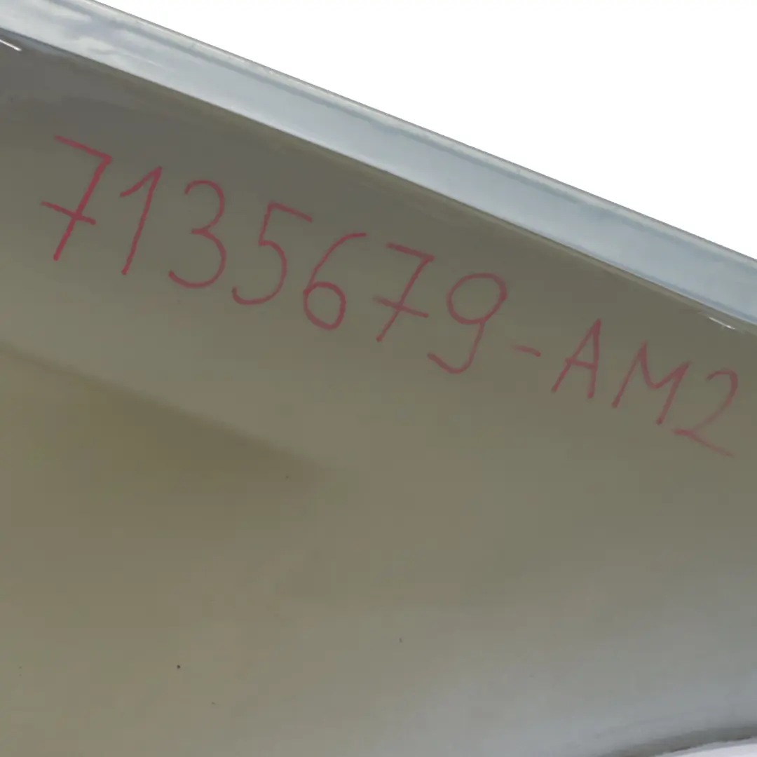 Seitenverkleidung Kotflügel vorne links Arktis Arctic Metallic - A34 für BMW E90 E91 mit Teilenummer 7135679 BMW E90 E91 Seitenverkleidung Kotflügel vorne links Arktis Arctic Metallic - A34 - SKU 7135679-AM2 - Teilenummer 7135679