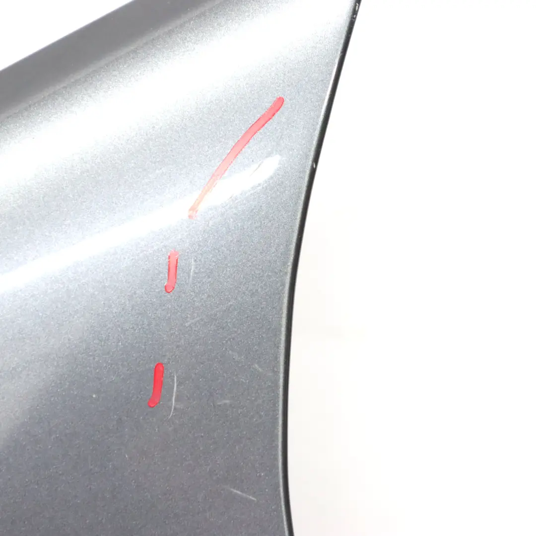 Pannello laterale parafango anteriore sinistro Sparkling Graphite - A22 per BMW E90 con numero di parte 7135679 BMW E90 Pannello laterale parafango anteriore sinistro Sparkling Graphite - A22 - SKU 7135679-SG3 - Numero di parte 7135679