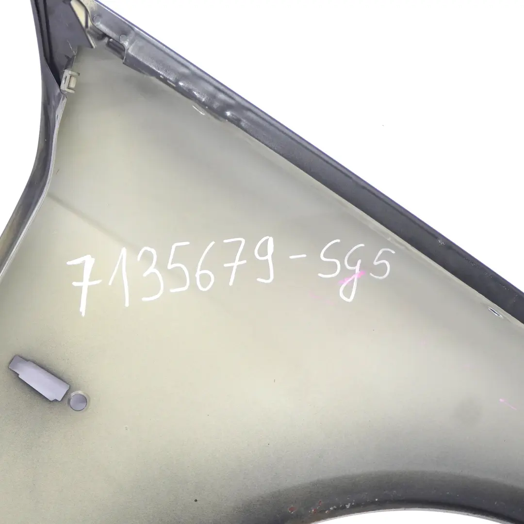 Błotnik Lewy Przód Sparkling Graphite Szary A22 do BMW E90 E91 o numerze 7135679 BMW E90 E91 Błotnik Lewy Przód Sparkling Graphite Szary A22 - SKU 7135679-SG5 - Numer Części 7135679