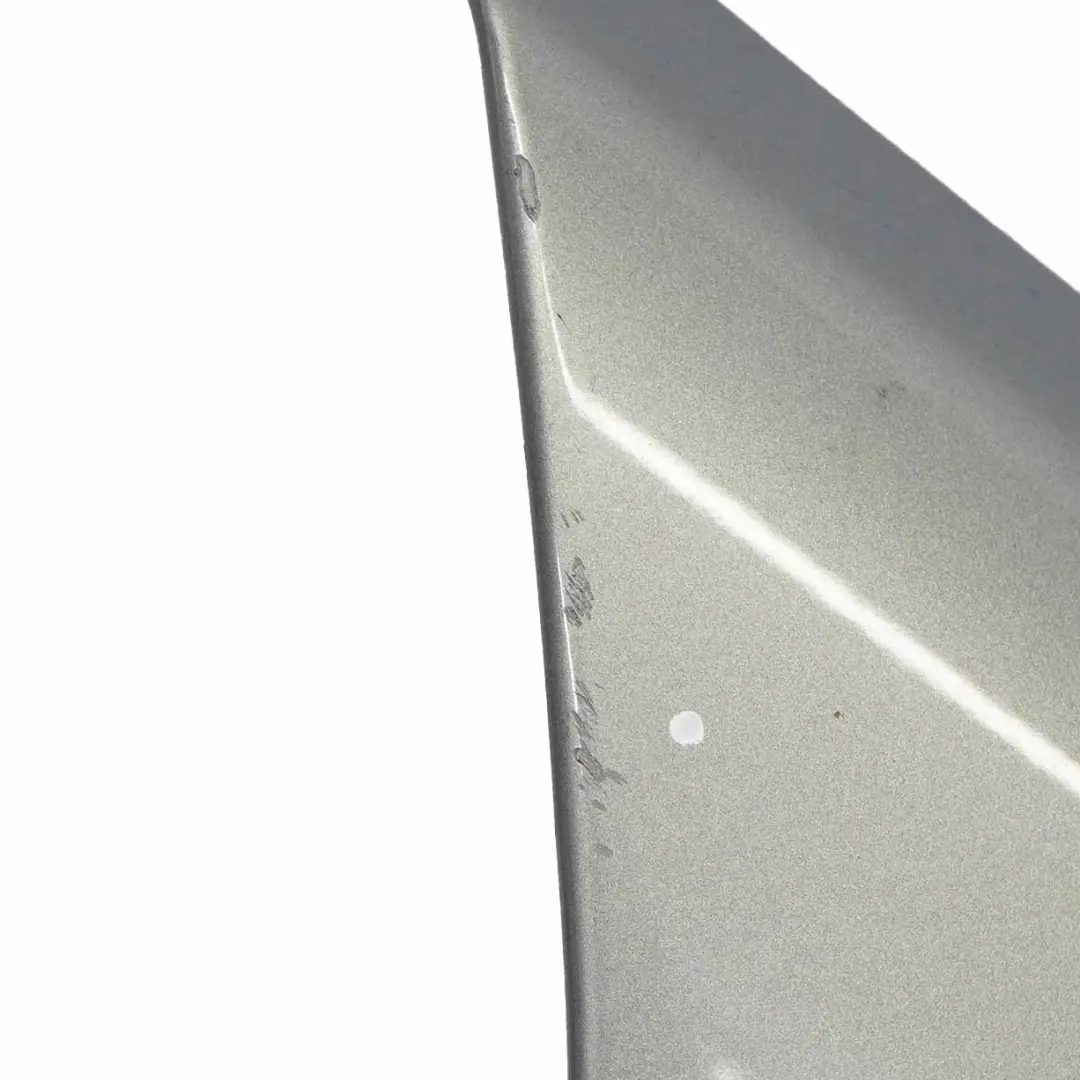 Panel lateral delantero derecho Guardabarros Arktis Metallic A34 para BMW E90 E91 con número de pieza 7135680 BMW E90 E91 Panel lateral delantero derecho Guardabarros Arktis Metallic A34 - SKU 7135680-AM1 - Número de pieza 7135680