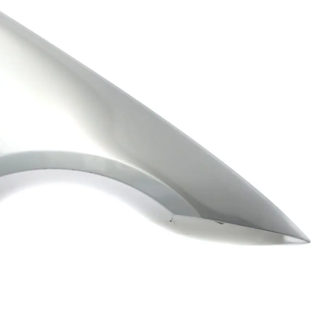 Pannello Laterale Anteriore Destro Parafango Grigio Space - A52 per BMW E90 E91 con numero di parte 7135680 BMW E90 E91 Pannello Laterale Anteriore Destro Parafango Grigio Space - A52 - SKU 7135680-SCG5 - Numero di parte 7135680