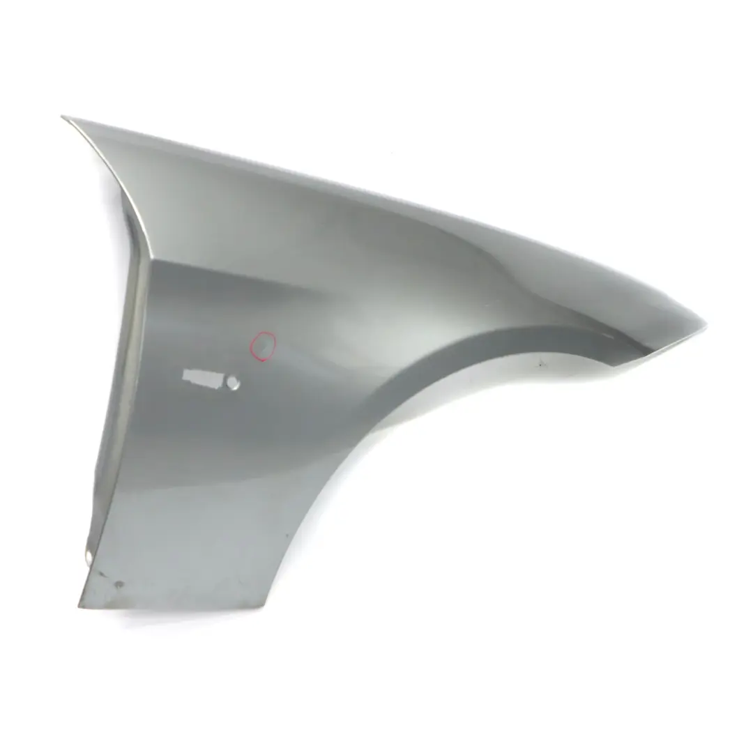 Pannello Laterale Anteriore Destro Parafango Grigio Space - A52 per BMW E90 E91 con numero di parte 7135680 BMW E90 E91 Pannello Laterale Anteriore Destro Parafango Grigio Space - A52 - SKU 7135680-SCG5 - Numero di parte 7135680