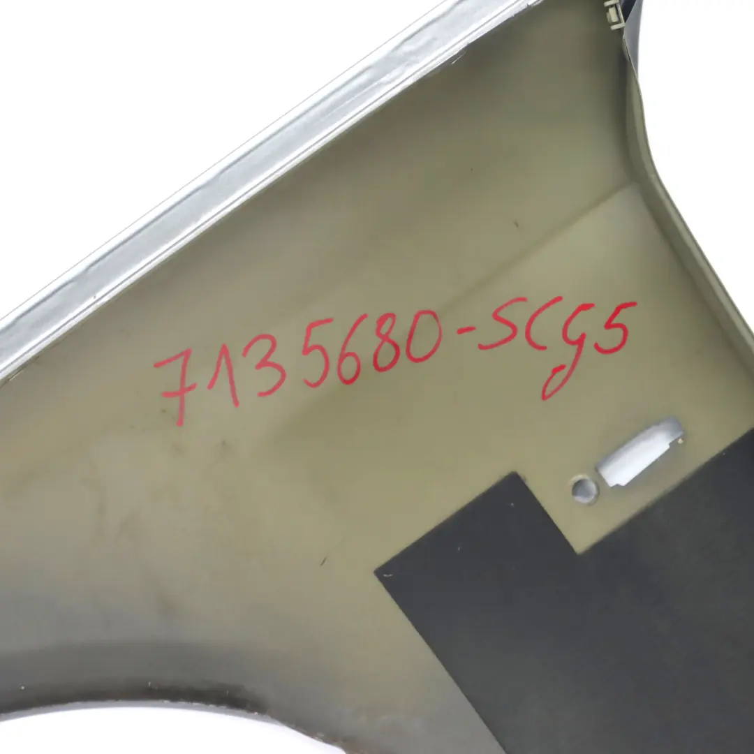 Panel Lateral Guardabarros Delantero Derecho Spacegrau - A52 para BMW E90 E91 con número de pieza 7135680 BMW E90 E91 Panel Lateral Guardabarros Delantero Derecho Spacegrau - A52 - SKU 7135680-SCG5 - Número de pieza 7135680