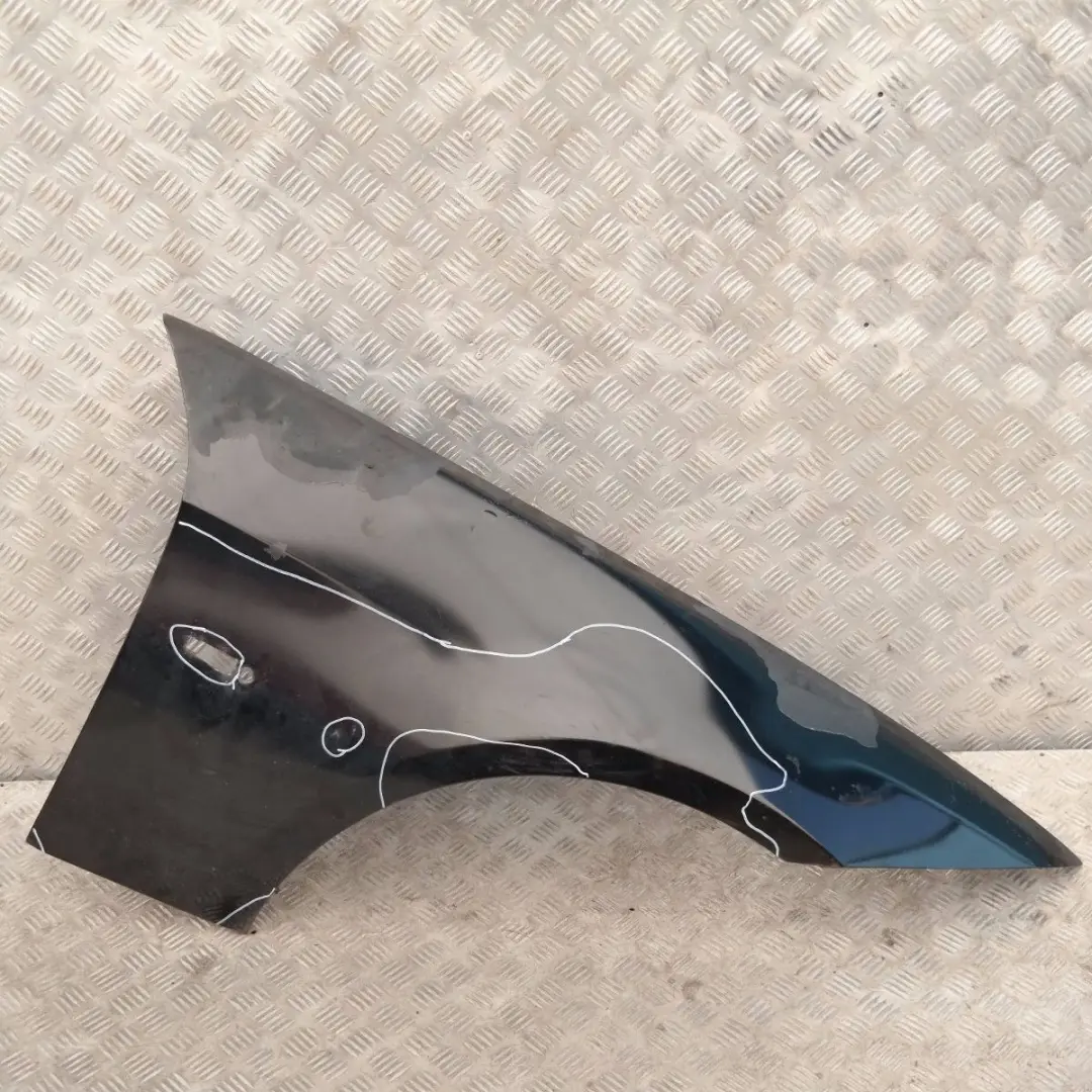 Błotnik prawy przód schwarz II 668 do BMW E90 E91 o numerze 7135680 BMW E90 E91 Błotnik prawy przód schwarz II 668 - SKU 7135680-SCH2 - Numer Części 7135680