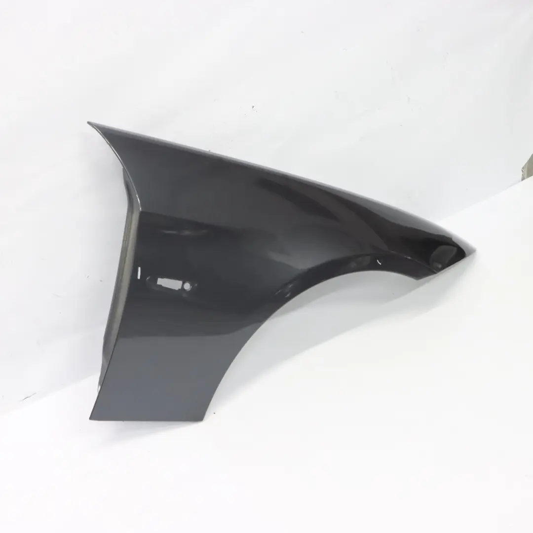 BMW E90 E91 Seitenwand Vorne Rechts Kotflügel Sparkling Graphite - A22 - SKU 7135680-SG3 - Teilenummer 7135680