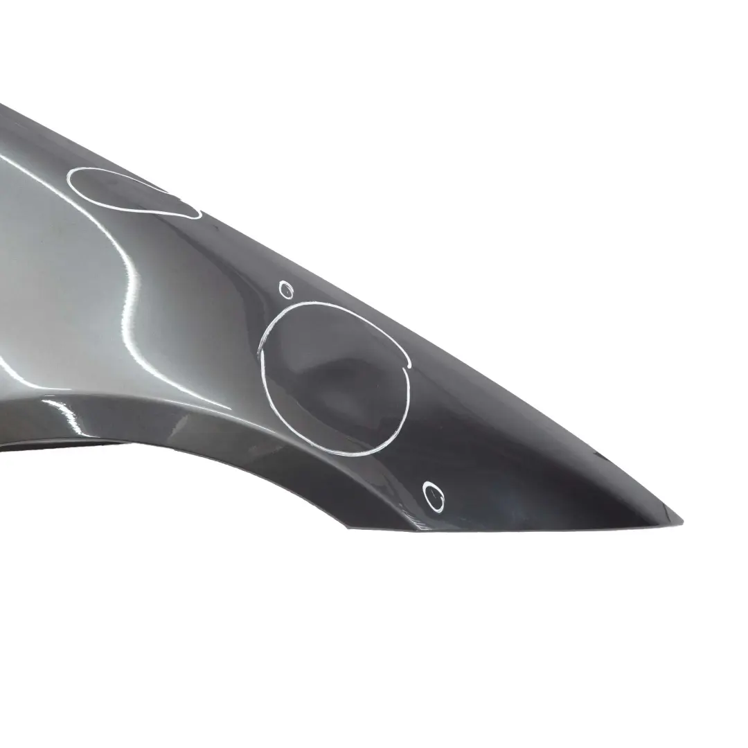 Parafango Laterale Anteriore Destro Sparkling Graphite - A22 per BMW E90 E91 con numero di parte 7135680 BMW E90 E91 Parafango Laterale Anteriore Destro Sparkling Graphite - A22 - SKU 7135680-SG5 - Numero di parte 7135680