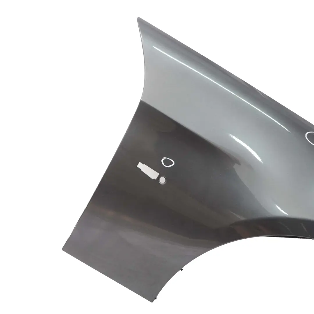 Parafango Laterale Anteriore Destro Sparkling Graphite - A22 per BMW E90 E91 con numero di parte 7135680 BMW E90 E91 Parafango Laterale Anteriore Destro Sparkling Graphite - A22 - SKU 7135680-SG5 - Numero di parte 7135680