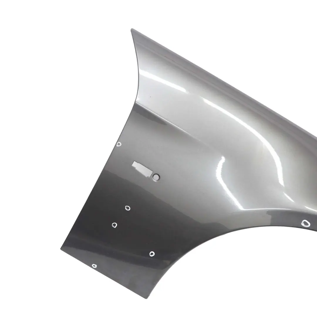 Parafango Laterale Anteriore Destro Sparkling Graphite - A22 per BMW E90 E91 con numero di parte 7135680 BMW E90 E91 Parafango Laterale Anteriore Destro Sparkling Graphite - A22 - SKU 7135680-SG6 - Numero di parte 7135680