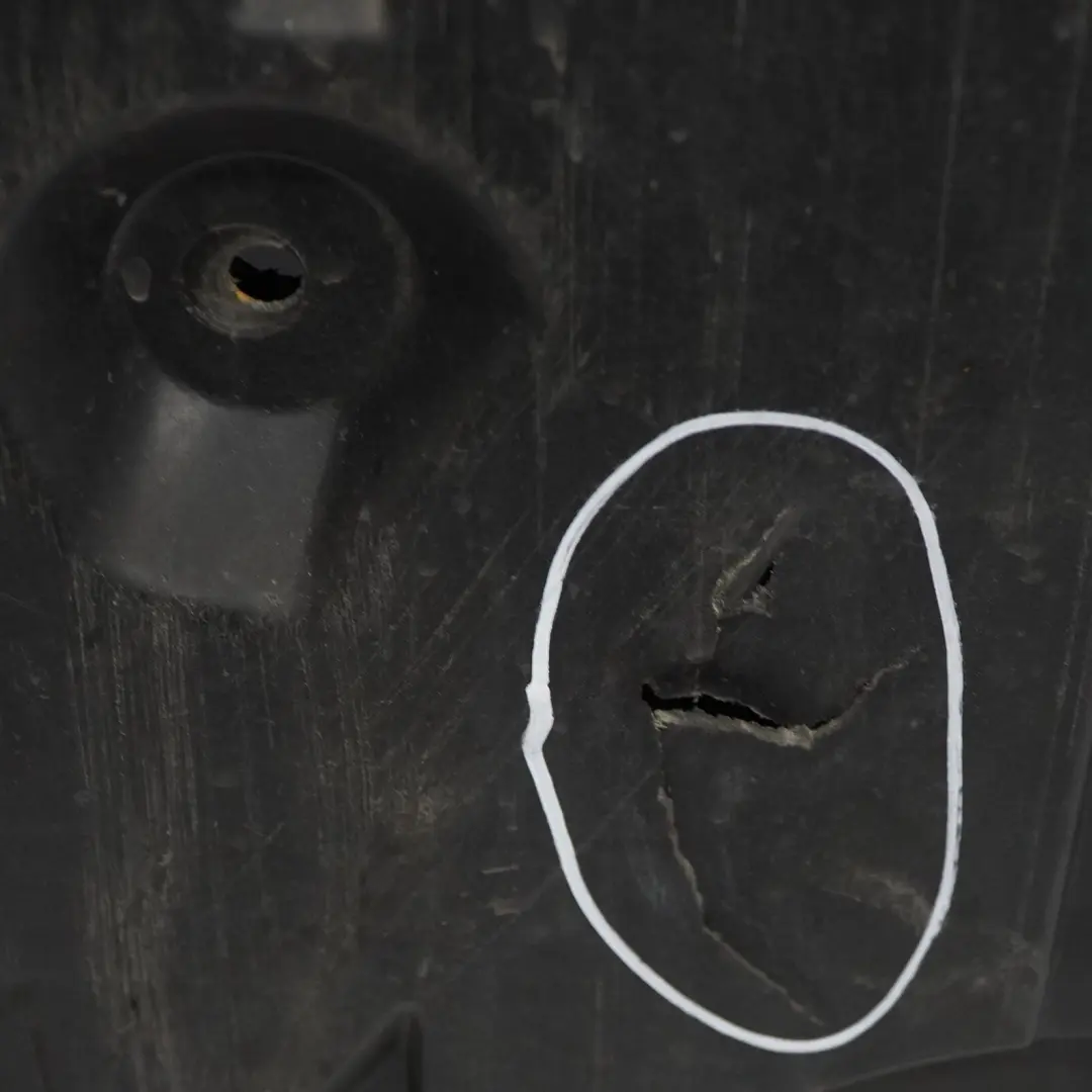 Schermo Sotto Cofano Motore Vassoio Protezione per BMW E93 con numero di parte 7136088 BMW E93 Schermo Sotto Cofano Motore Vassoio Protezione - SKU 7136088 - Numero di parte 7136088