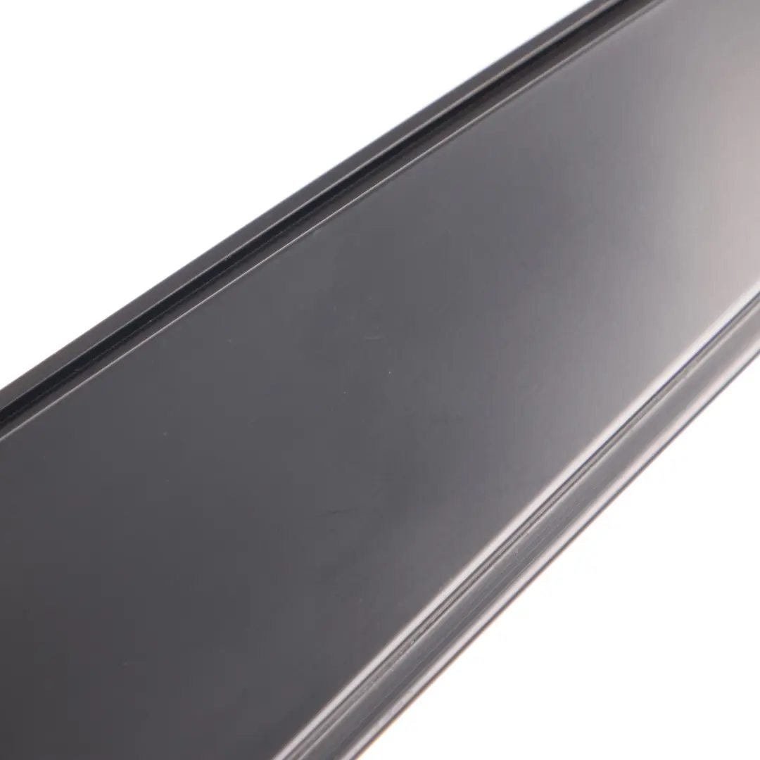 Acabado Marco Ventana B-Pilar Puerta Trasera Derecha Negro para BMW X5 E70 con número de pieza 7136956 BMW X5 E70 Acabado Marco Ventana B-Pilar Puerta Trasera Derecha Negro - SKU 7136956 - Número de pieza 7136956