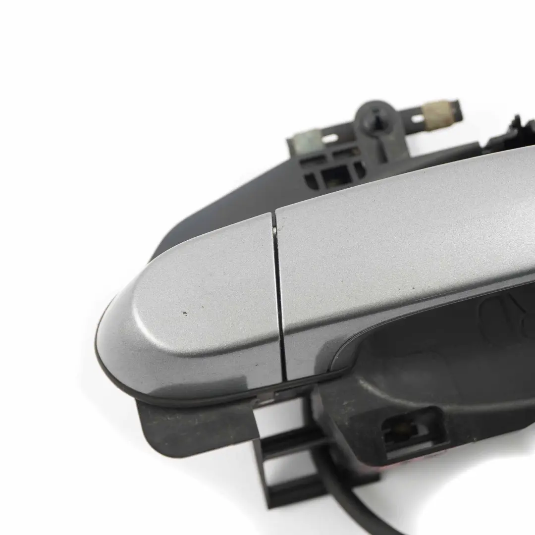 Poignée de porte BMW E70 E71 X5 X6 Arrière Gauche Extérieur Spacegrau Grey A52 pour à propos du numéro de pièce 7137053 Poignée de porte BMW E70 E71 X5 X6 Arrière Gauche Extérieur Spacegrau Grey A52 - SKU 7137053-SCG - Numéro de pièce 7137053