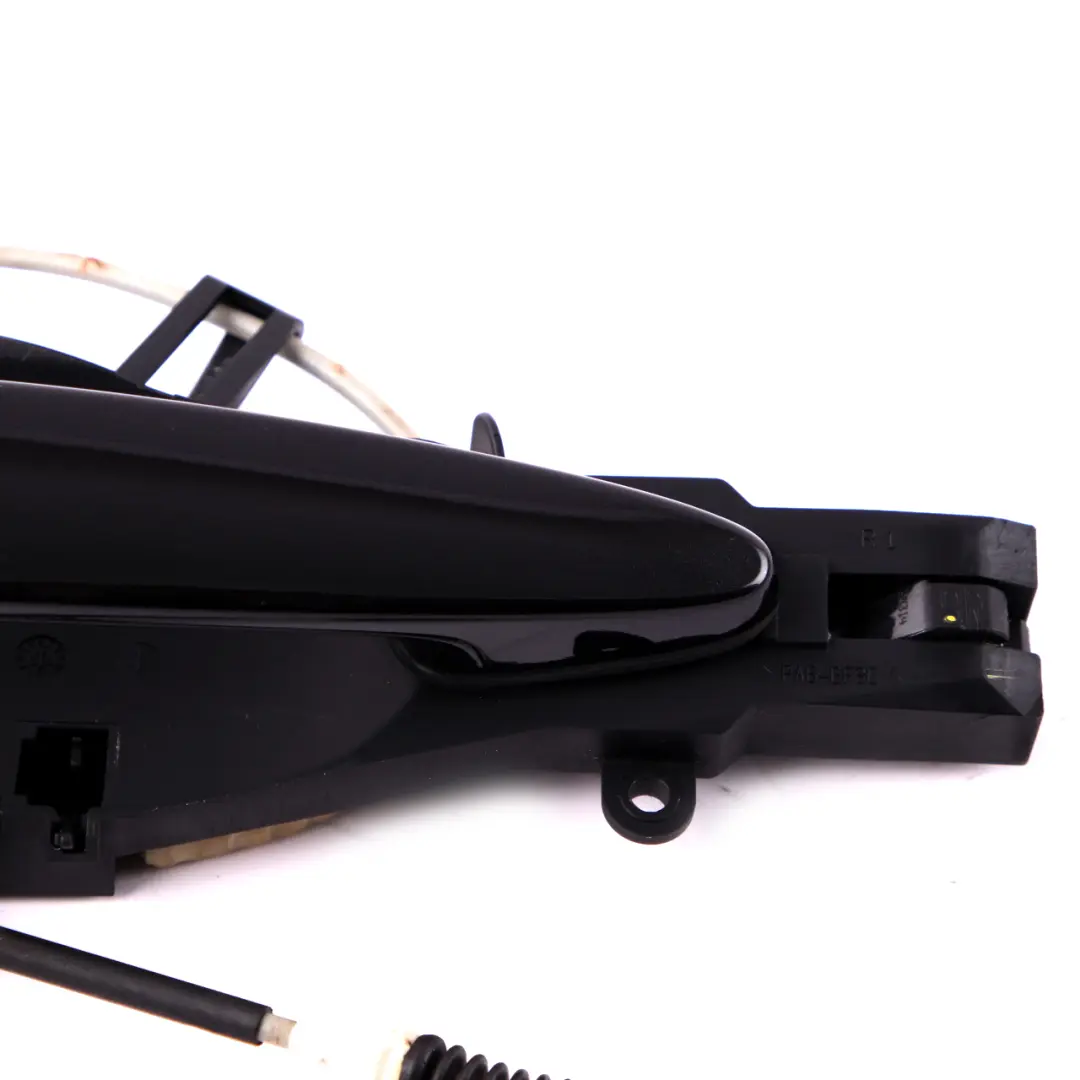 Maniglia Posteriore Destra Esterno Nero Zaffiro 475 per BMW X5 X6 E70 E71 con numero di parte 7137054 BMW X5 X6 E70 E71 Maniglia Posteriore Destra Esterno Nero Zaffiro 475 - SKU 7137054-BS - Numero di parte 7137054