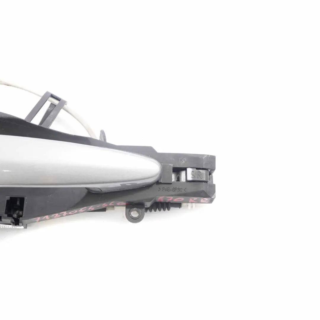 Klamka Drzwi Prawy Tył Szara do BMW X5 E70 o numerze 7137054 BMW X5 E70 Klamka Drzwi Prawy Tył Szara - SKU 7137054-SCG - Numer Części 7137054