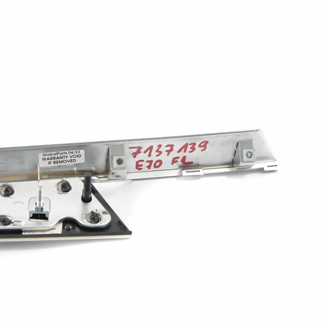 Embellecedor Puerta Delantera Izquierda Tapa Aluminio para BMW X5 E70 con número de pieza 7137139 BMW X5 E70 Embellecedor Puerta Delantera Izquierda Tapa Aluminio - SKU 7137139 - Número de pieza 7137139