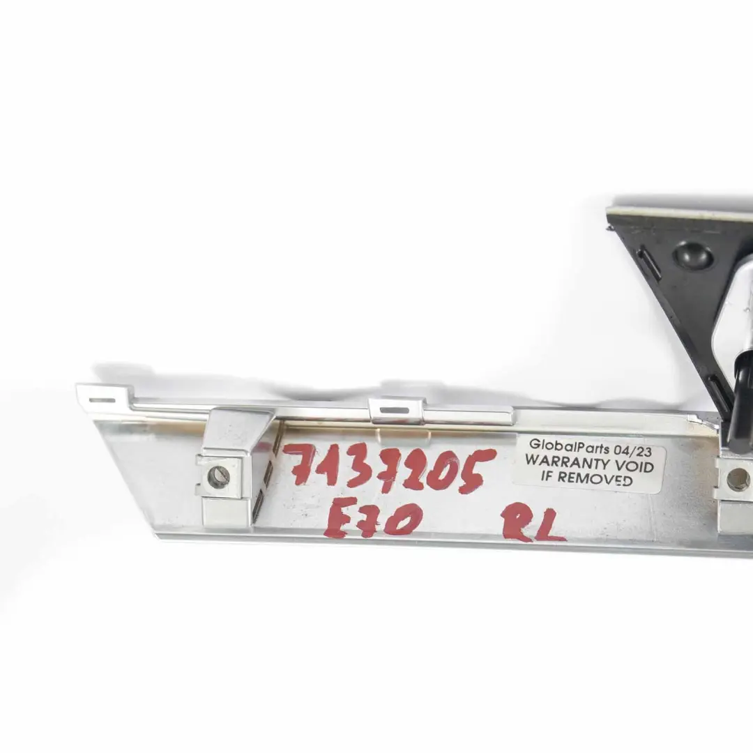 Embellecedor Tapa Decoración Puerta Trasera Izquierda Aluminio para BMW X5 E70 con número de pieza 7137205 BMW X5 E70 Embellecedor Tapa Decoración Puerta Trasera Izquierda Aluminio - SKU 7137205 - Número de pieza 7137205