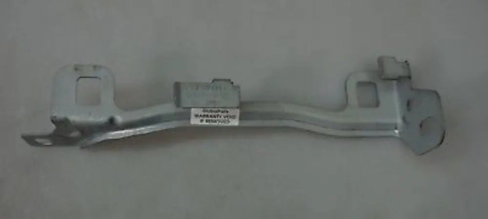 BMW 1 Series E87 Cover Holder Bracket Instrument Panel Bottom Centre - SKU 7137424 - Part number 7137424