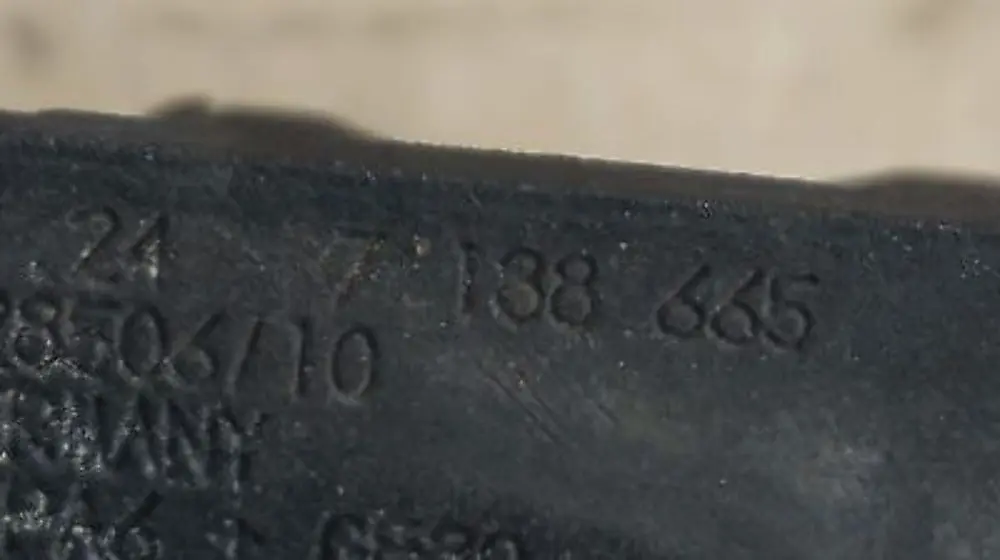 Tapa Maletero Portón Trasero Izquierdo Tope para BMW E61 Touring con número de pieza 51247138665 BMW E61 Touring Tapa Maletero Portón Trasero Izquierdo Tope - SKU 7138665 - Número de pieza 51247138665