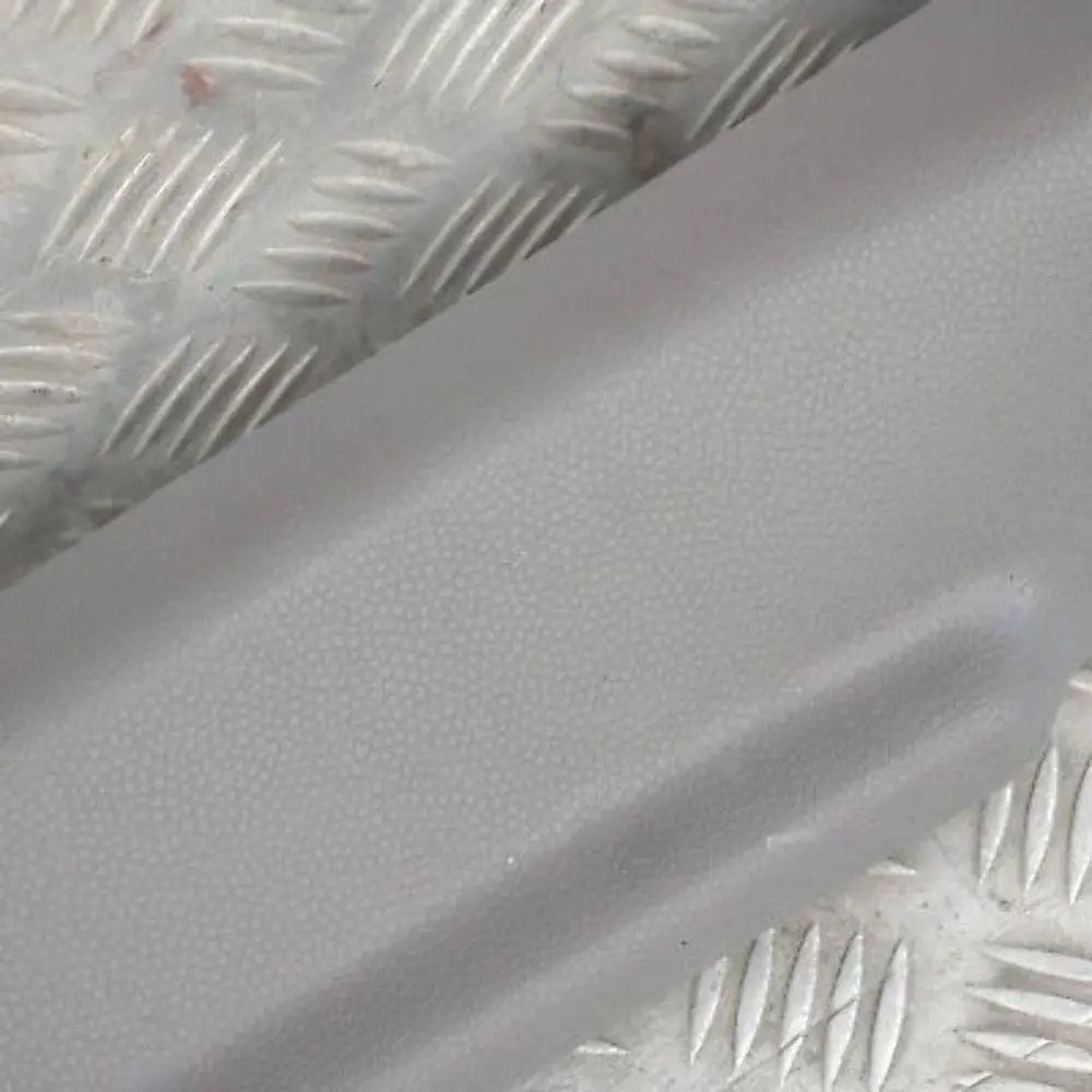 Seitenverkleidung unten vorne rechts SILVER GREY GRAU für BMW Mini Cooper One R50 mit Teilenummer 7139078 BMW Mini Cooper One R50 Seitenverkleidung unten vorne rechts SILVER GREY GRAU - SKU 7139078 - Teilenummer 7139078