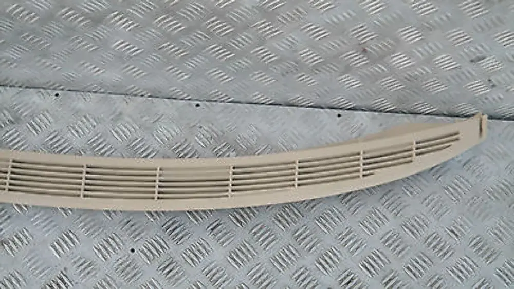 Entlüftungsgitter Ablegeboden Beige für BMW 3 er E90 E90N mit Teilenummer 51467139341 BMW 3 er E90 E90N Entlüftungsgitter Ablegeboden Beige - SKU 7139341 - Teilenummer 51467139341