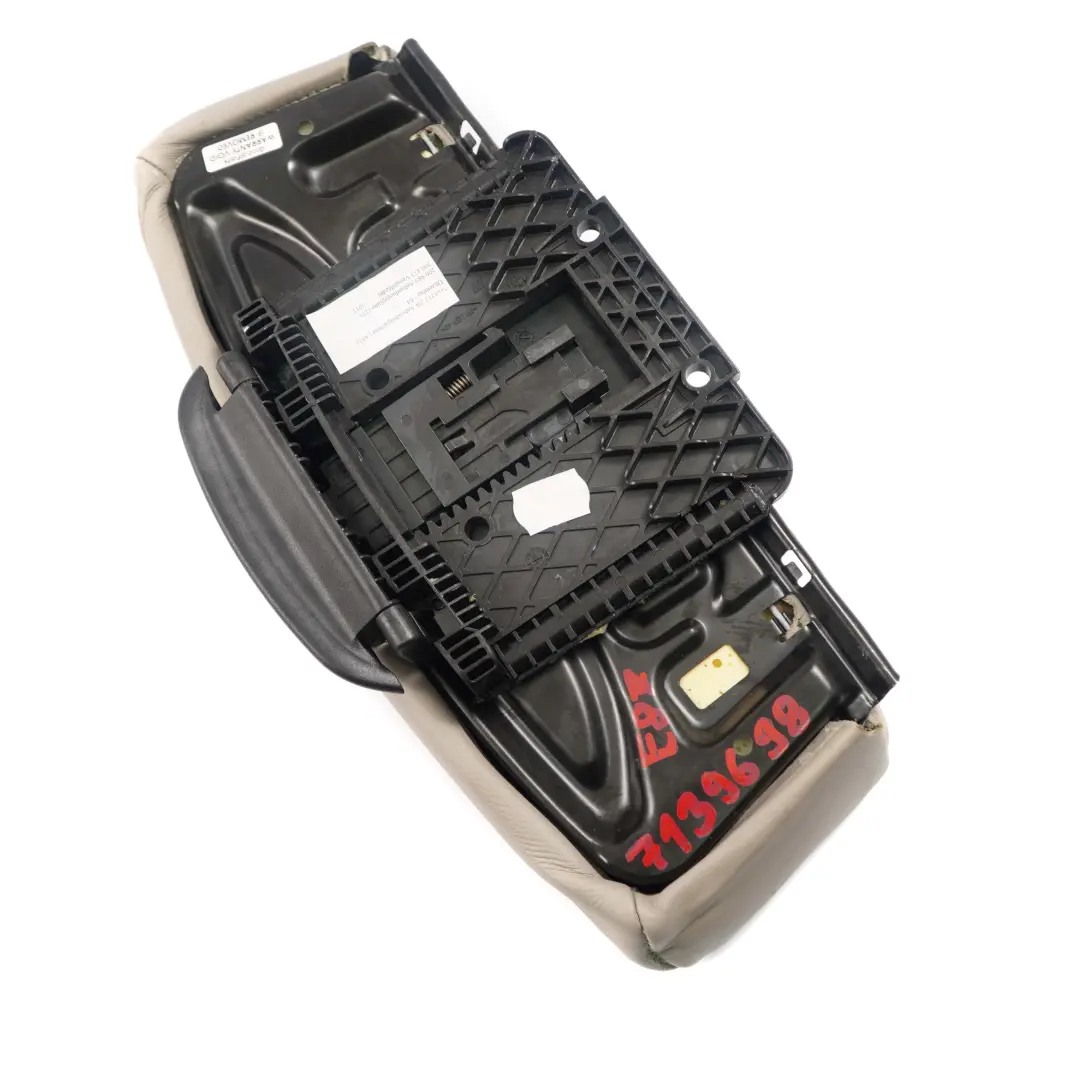 Siege sport avant avec support de cuisse en cuir Boston Beige pour BMW E87 à propos du numéro de pièce 7139698 BMW E87 Siege sport avant avec support de cuisse en cuir Boston Beige - SKU 7139698 - Numéro de pièce 7139698