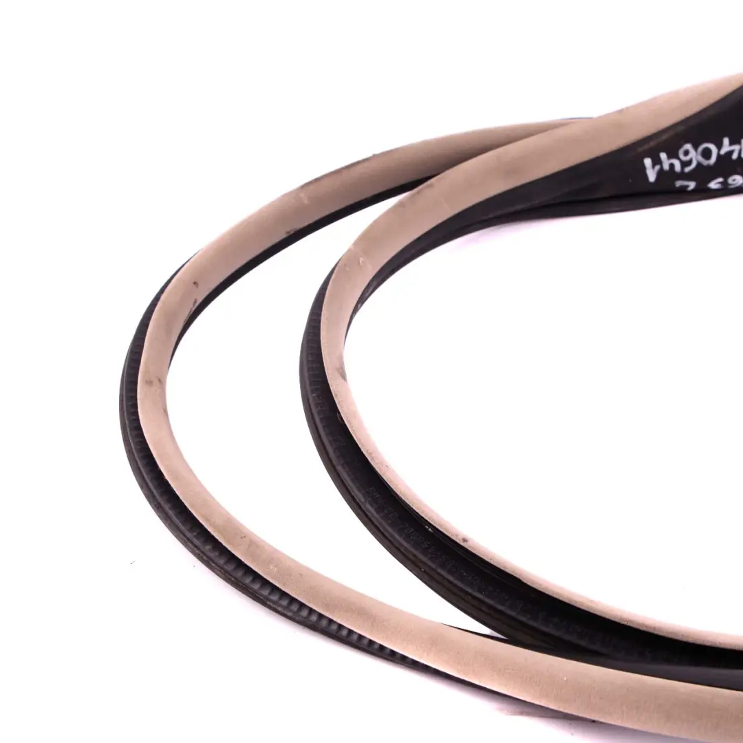 Front Left N/S Door Edge Protection Seal Gasket Creambeige 7008581 to BMW E63 with Part number 7140641 BMW E63 Front Left N/S Door Edge Protection Seal Gasket Creambeige 7008581 - SKU 7140641 - Part number 7140641