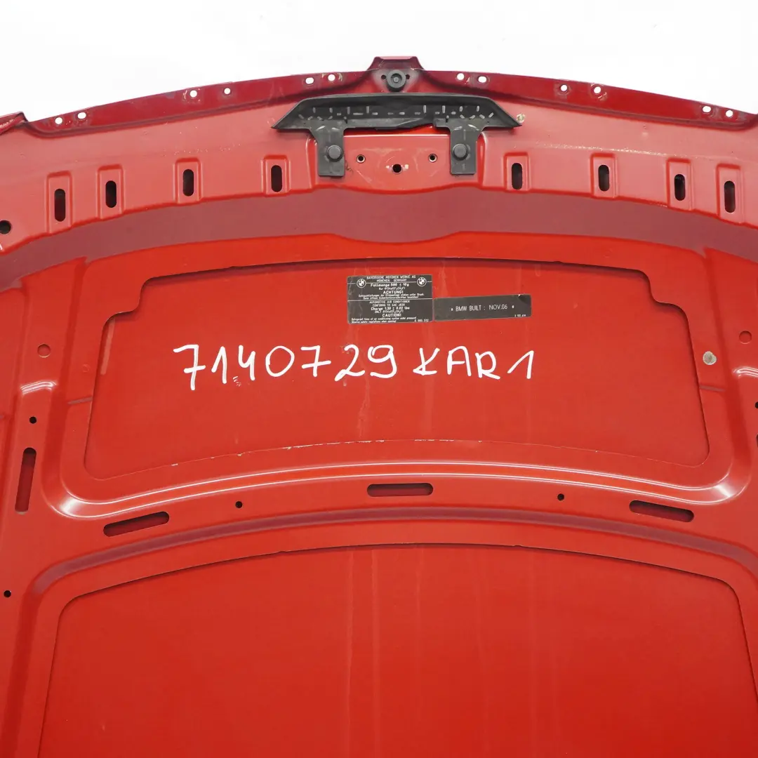 Maska Pokrywa Silnika Karmesinrot A61 do BMW E90 E91 o numerze 7140729 BMW E90 E91 Maska Pokrywa Silnika Karmesinrot A61 - SKU 7140729-KAR1 - Numer Części 7140729