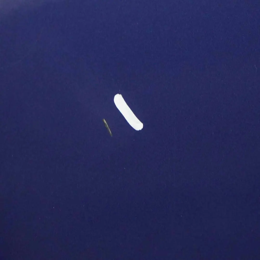 Maska Silnika Le Mans Blue - 381 do BMW E90 E91 o numerze 7140729 BMW E90 E91 Maska Silnika Le Mans Blue - 381 - SKU 7140729-LMB2 - Numer Części 7140729