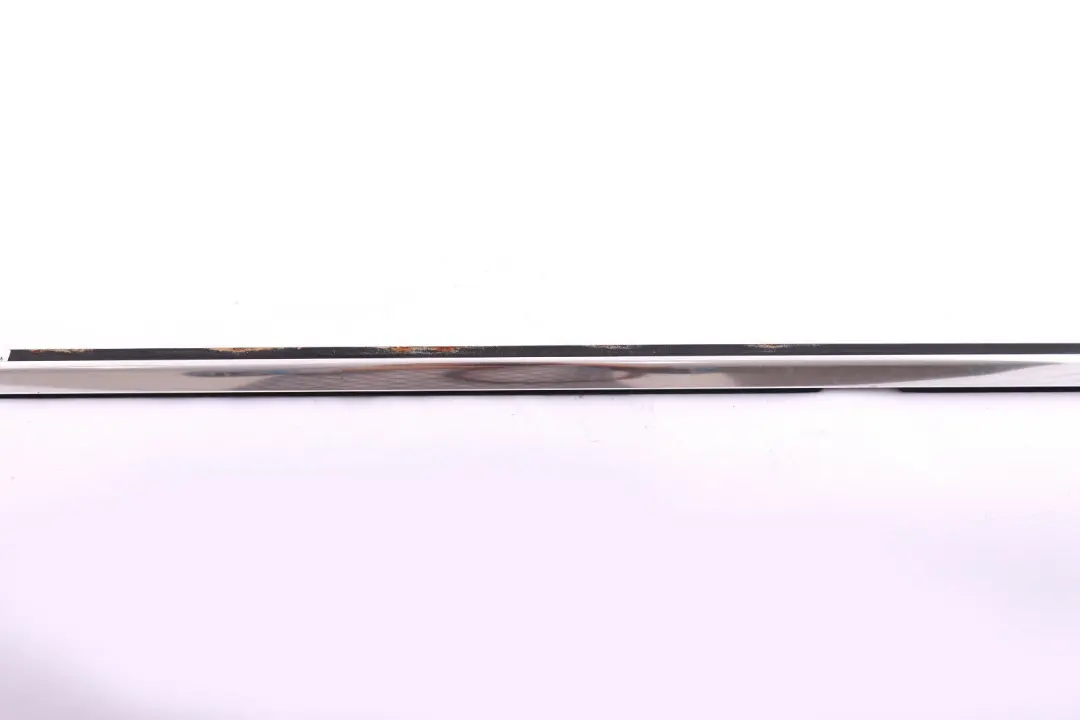 Burlete Cromado Puerta Trasera Derecha para BMW E91 Touring con número de pieza 7140734 BMW E91 Touring Burlete Cromado Puerta Trasera Derecha - SKU 7140734 - Número de pieza 7140734