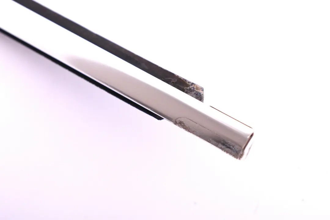 Burlete Cromado Puerta Trasera Derecha para BMW E91 Touring con número de pieza 7140734 BMW E91 Touring Burlete Cromado Puerta Trasera Derecha - SKU 7140734 - Número de pieza 7140734