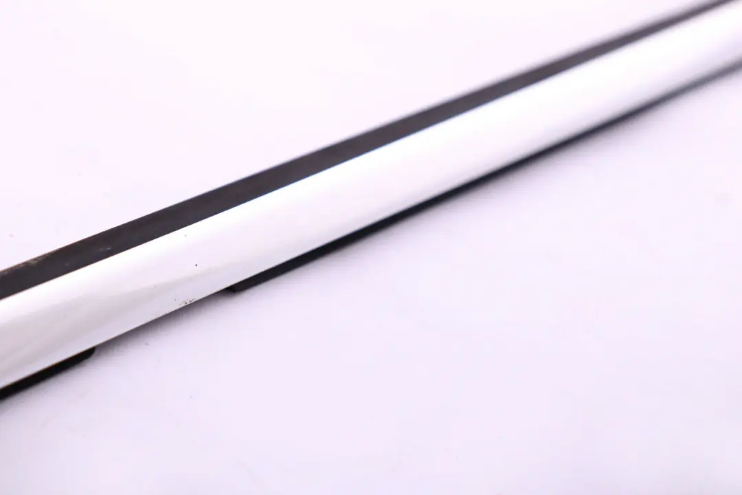 Burlete Cromado Puerta Trasera Derecha para BMW E91 Touring con número de pieza 7140734 BMW E91 Touring Burlete Cromado Puerta Trasera Derecha - SKU 7140734 - Número de pieza 7140734